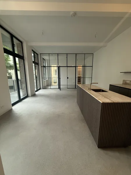 Lebendiger Kiez: 3-Zimmer-Wohnung in der Schönhauser Allee — photo 1
